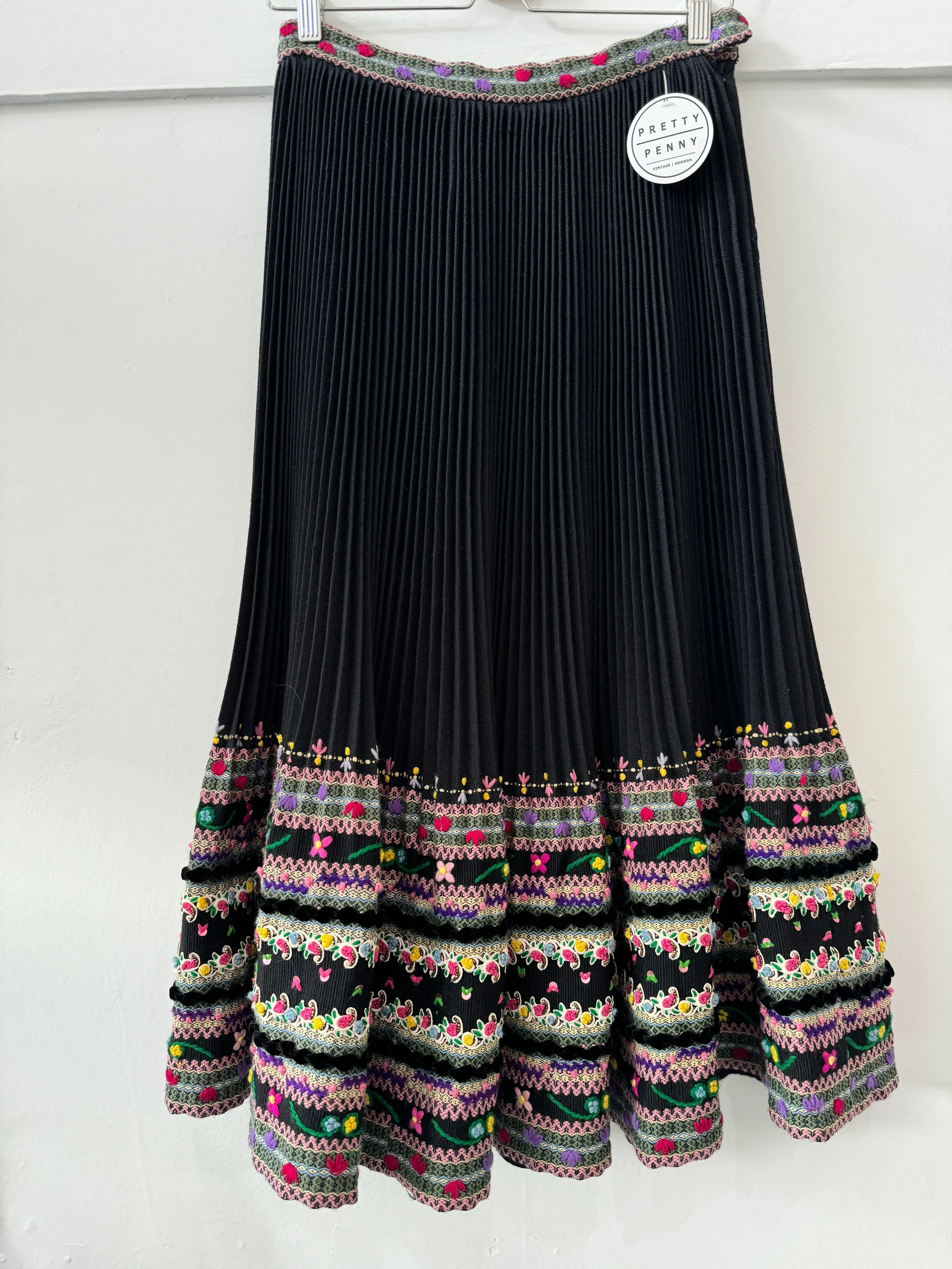Incredible vintage skirt waist "28-30"